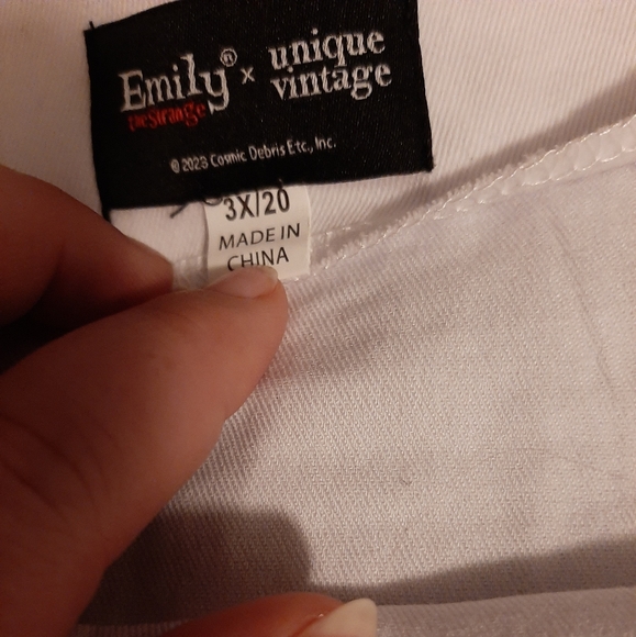 Emily the Strange Skirt 3x - Picture 3 of 3